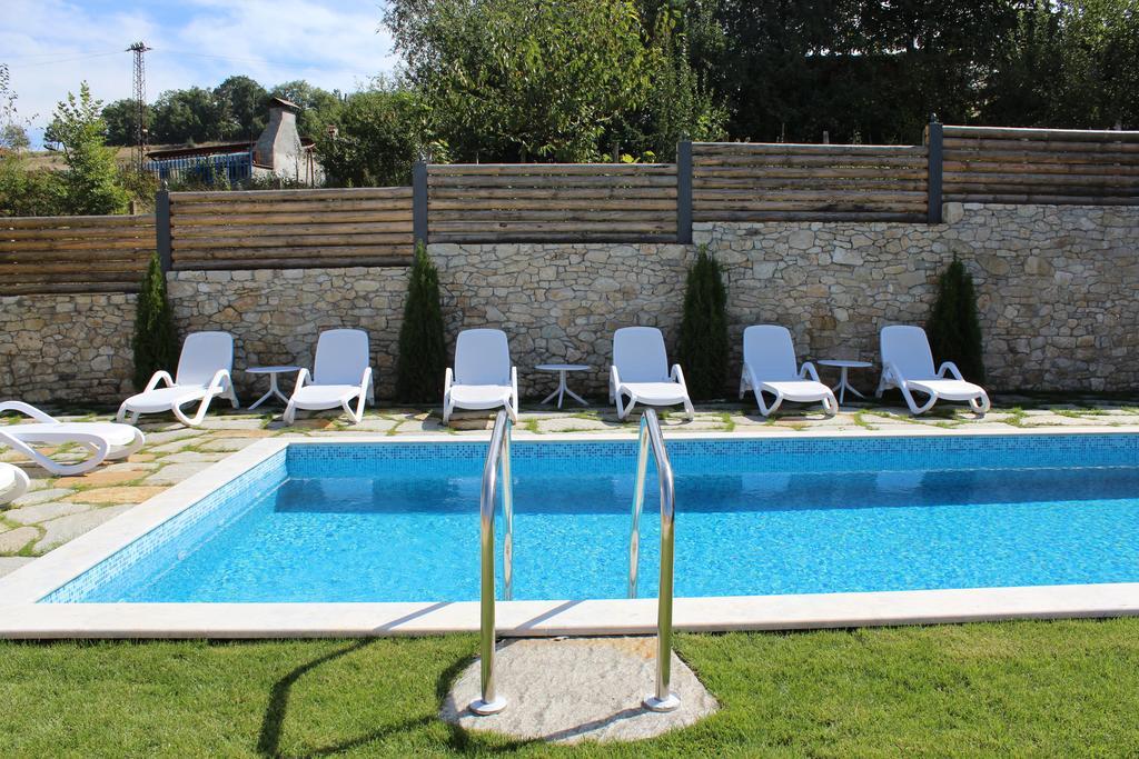 Family Hotel Friends Villa Enchets Exterior foto