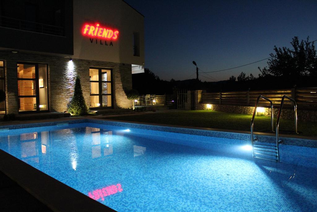 Family Hotel Friends Villa Enchets Exterior foto